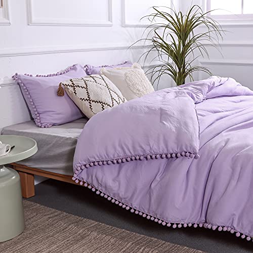 YIRDDEO Lavender Purple Queen Ball Pom Fringe Design Comforter Set 3pcs, Boho Aesthetic Luxurious Full Bedding Set, Vintage Ultra Soft Microfiber Comforter Set (1 Comforter, 2 Pillowcases)